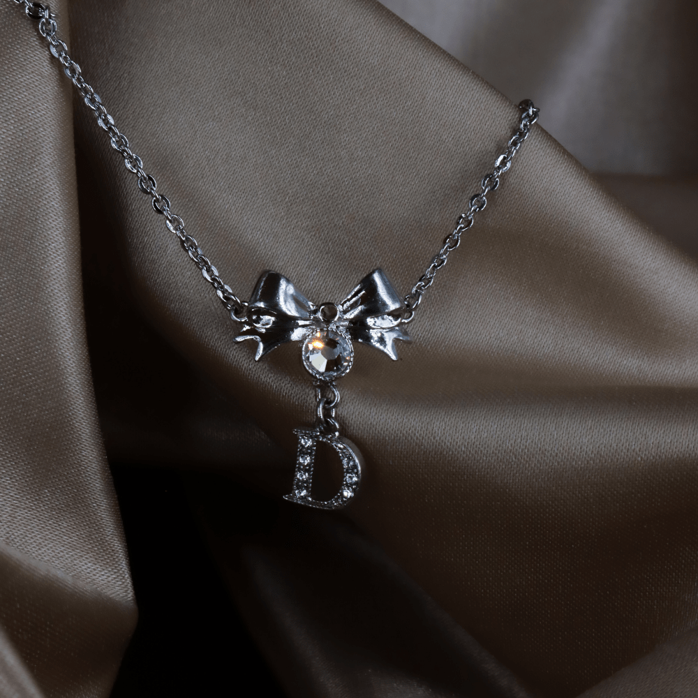 CHRISTIAN DIOR 蝴蝶結水晶 D 字手鏈 - Vintasy項鏈