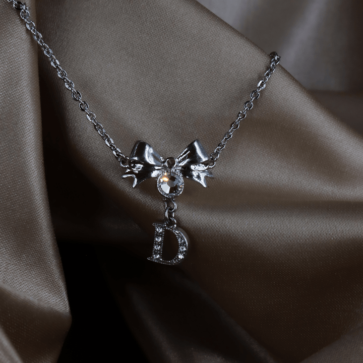 CHRISTIAN DIOR 蝴蝶結水晶 D 字手鏈 - Vintasy項鏈