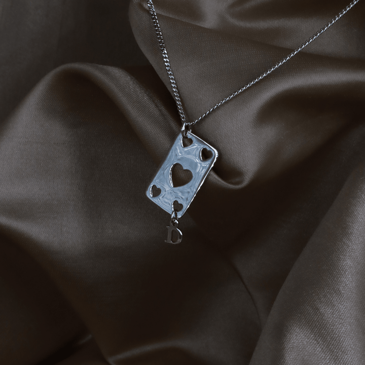 CHRISTIAN DIOR 銀色心形撲克牌 D 吊墜項鏈 - Vintasy項鏈