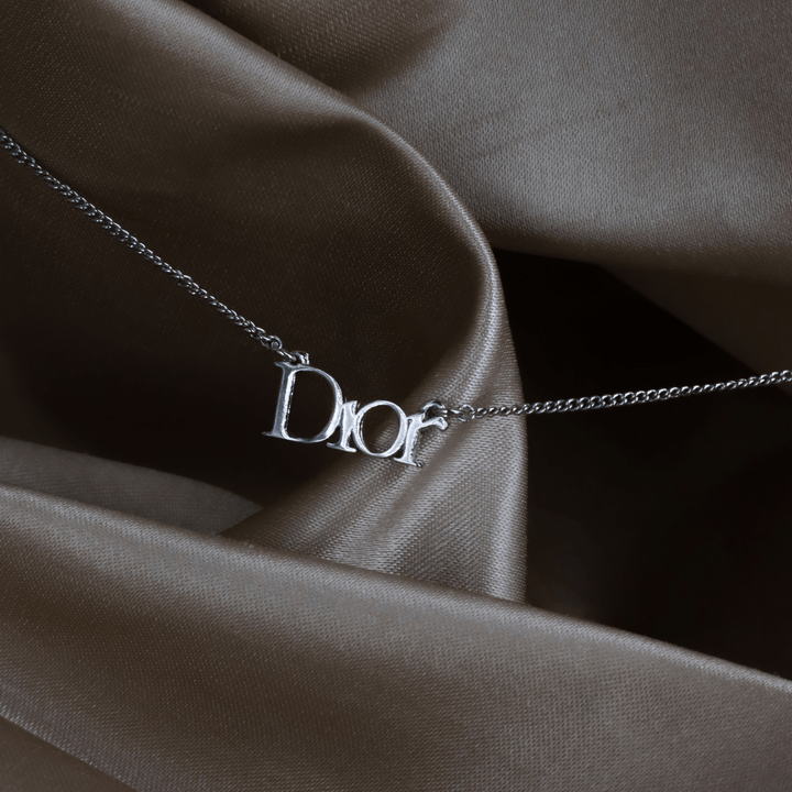 CHRISTIAN DIOR 銀色DIOR字母標誌項鏈 - Vintasy