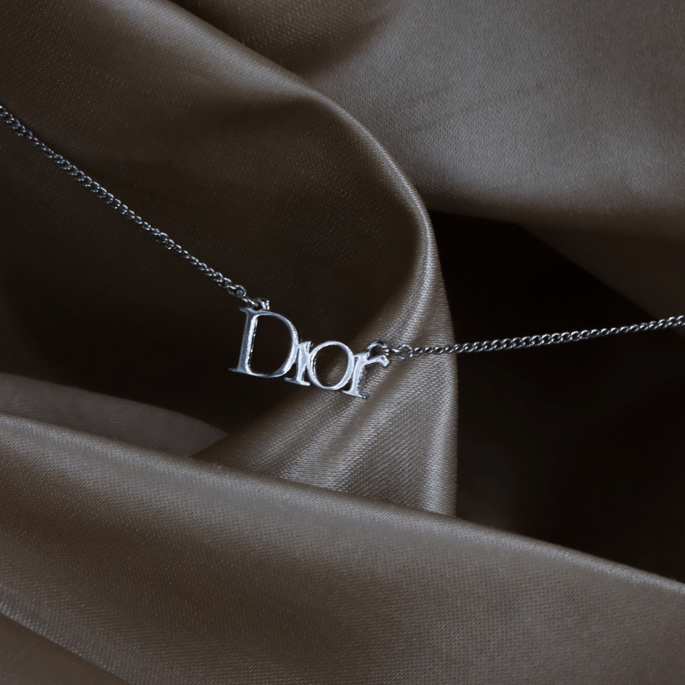 CHRISTIAN DIOR 銀色DIOR字母標誌項鏈 - Vintasy