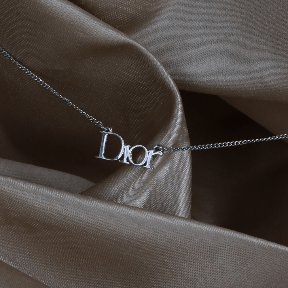 CHRISTIAN DIOR 銀色DIOR字母標誌項鏈 - Vintasy