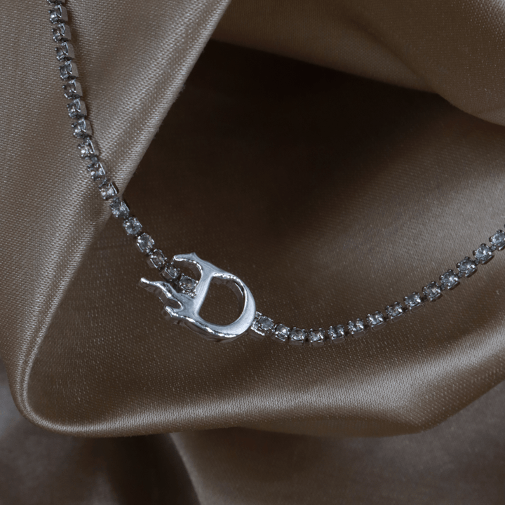 CHRISTIAN DIOR 火焰感輪廓D字浮雕水晶手鏈 - Vintasy