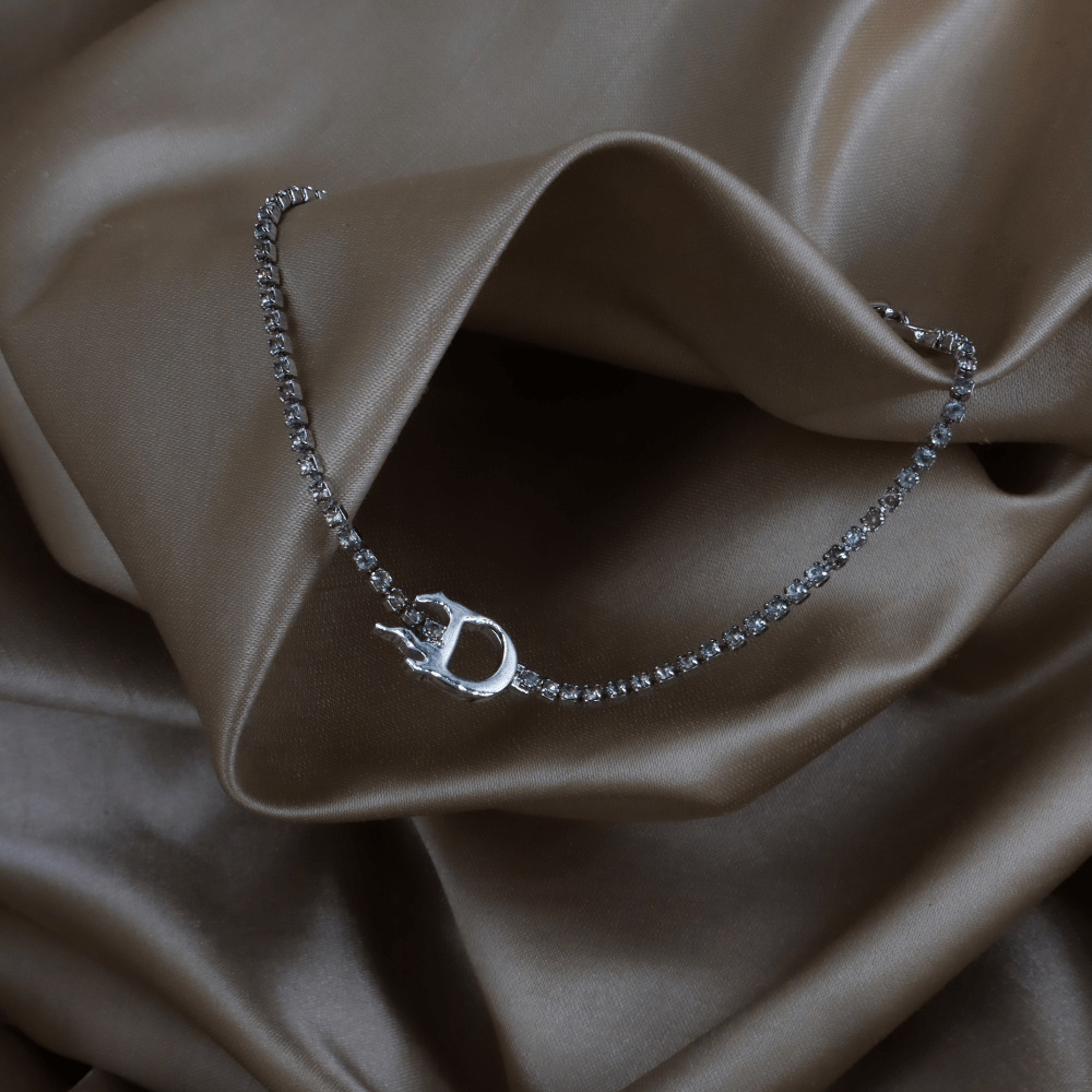 CHRISTIAN DIOR 火焰感輪廓D字浮雕水晶手鏈 - Vintasy