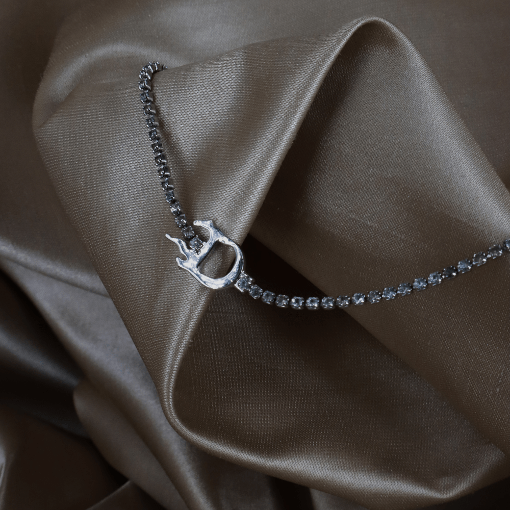 CHRISTIAN DIOR 火焰感輪廓D字浮雕水晶手鏈 - Vintasy