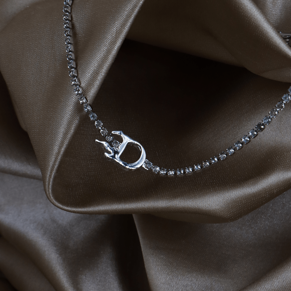 CHRISTIAN DIOR 火焰感輪廓D字浮雕水晶手鏈 - Vintasy