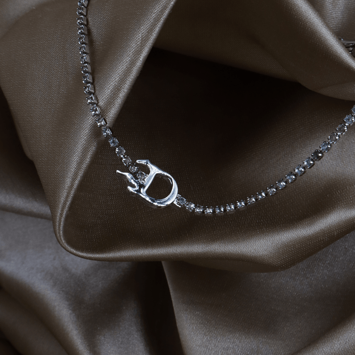 CHRISTIAN DIOR 火焰感輪廓D字浮雕水晶手鏈 - Vintasy