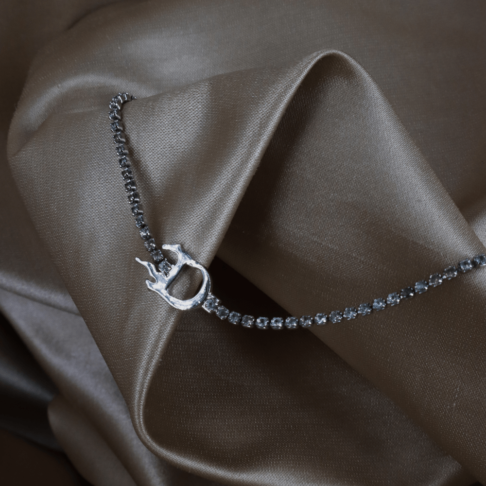 CHRISTIAN DIOR 火焰感輪廓D字浮雕水晶手鏈 - Vintasy