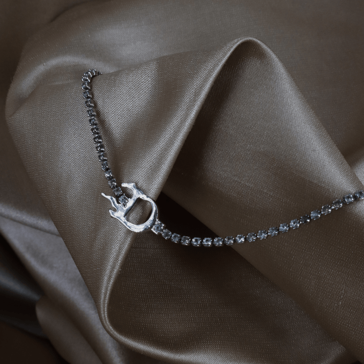 CHRISTIAN DIOR 火焰感輪廓D字浮雕水晶手鏈 - Vintasy