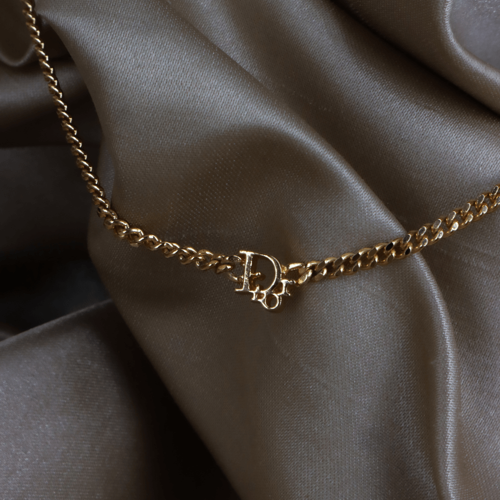 CHRISTIAN DIOR 極簡金色Logo項鏈 ｜1990年代極簡奢華 - Vintasy項鏈