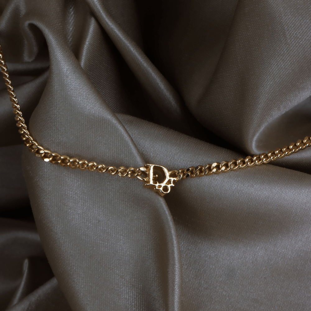 CHRISTIAN DIOR 極簡金色Logo項鏈 ｜1990年代極簡奢華 - Vintasy項鏈