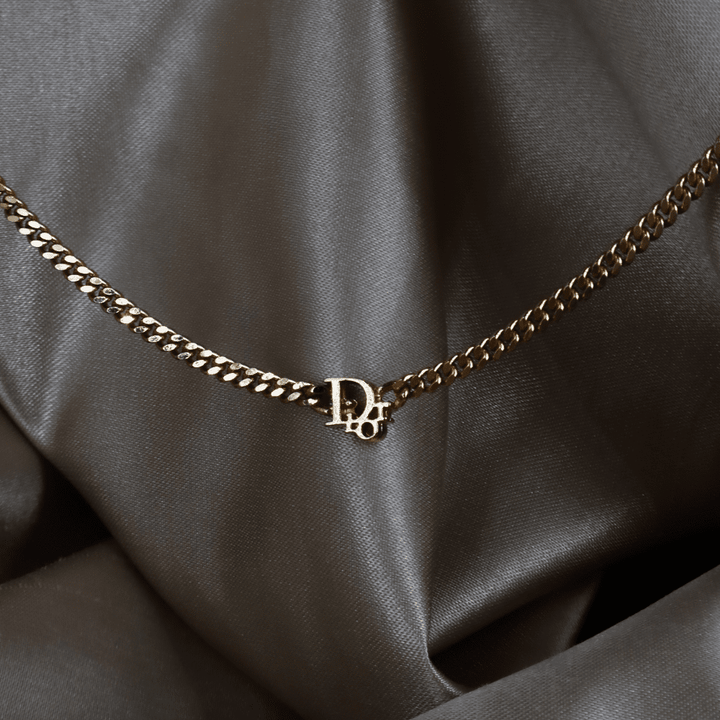 CHRISTIAN DIOR 極簡金色Logo項鏈 ｜1990年代極簡奢華 - Vintasy項鏈