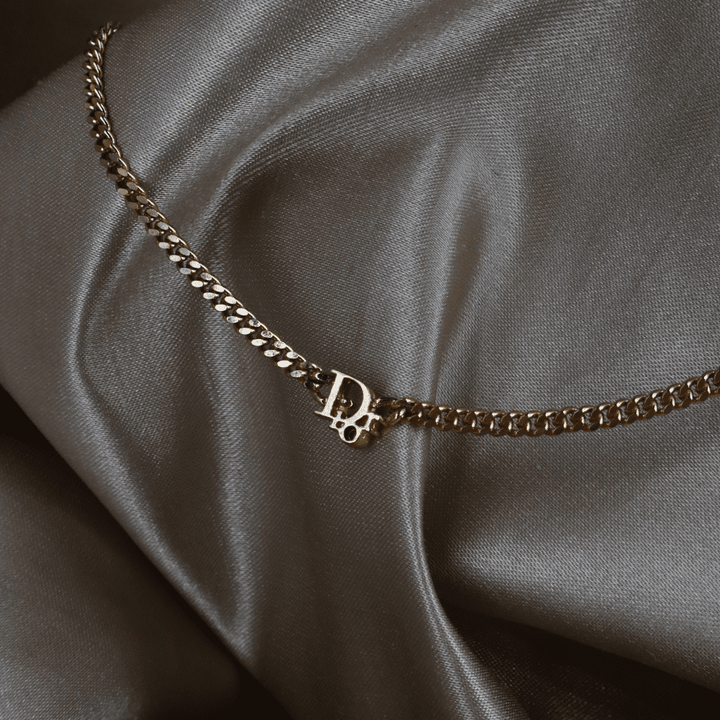 CHRISTIAN DIOR 極簡金色Logo項鏈 ｜1990年代極簡奢華 - Vintasy項鏈