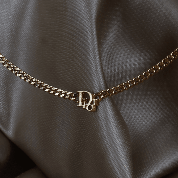 CHRISTIAN DIOR 極簡金色Logo項鏈 ｜1990年代極簡奢華 - Vintasy項鏈