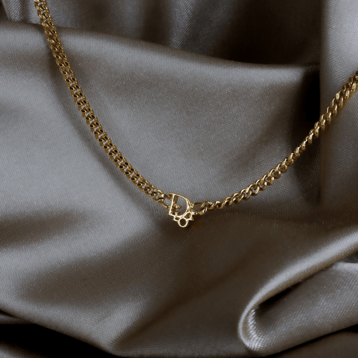 CHRISTIAN DIOR 極簡金色Logo項鏈 ｜1990年代極簡奢華 - Vintasy項鏈