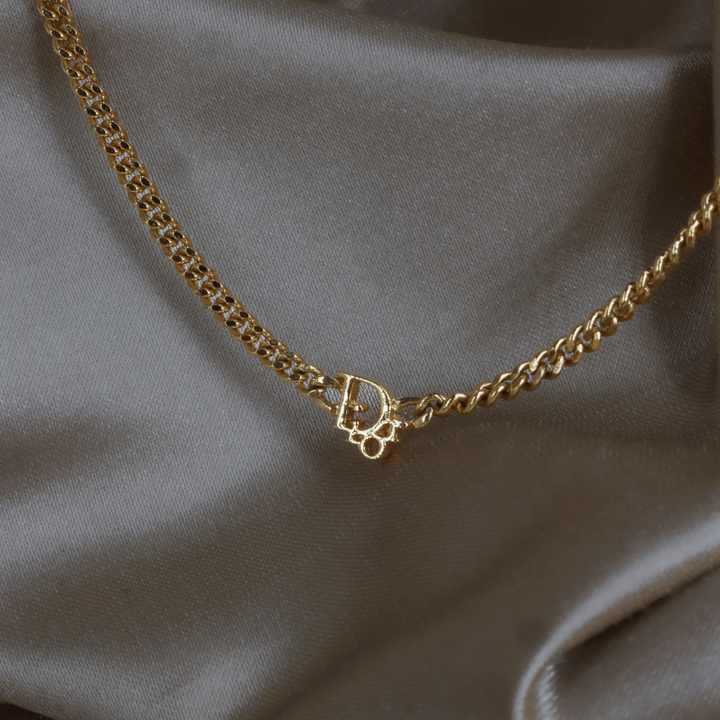 CHRISTIAN DIOR 極簡金色Logo項鏈 ｜1990年代極簡奢華 - Vintasy項鏈