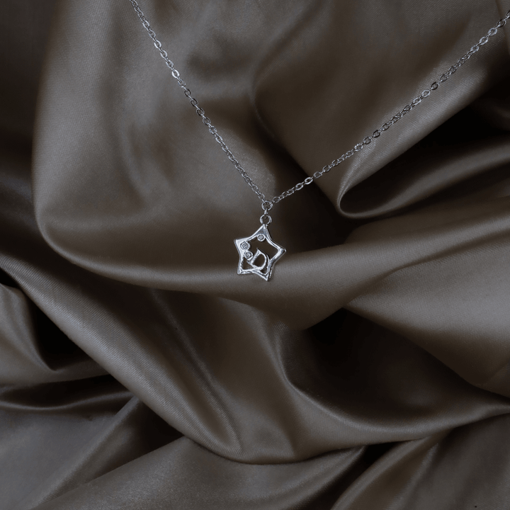 CHRISTIAN DIOR星形 Logo 水晶項鏈 ｜ 2000年經典 ｜未使用級美品 - Vintasy項鏈