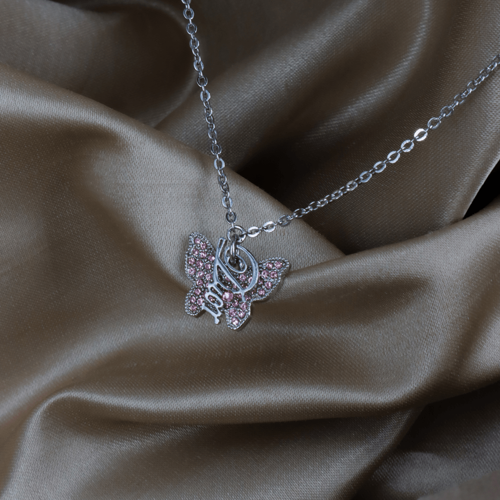 CHRISTIAN DIOR 銀色粉紅水晶蝴蝶Logo吊墜項鏈｜未使用美品 ｜2000年代 - Vintasy