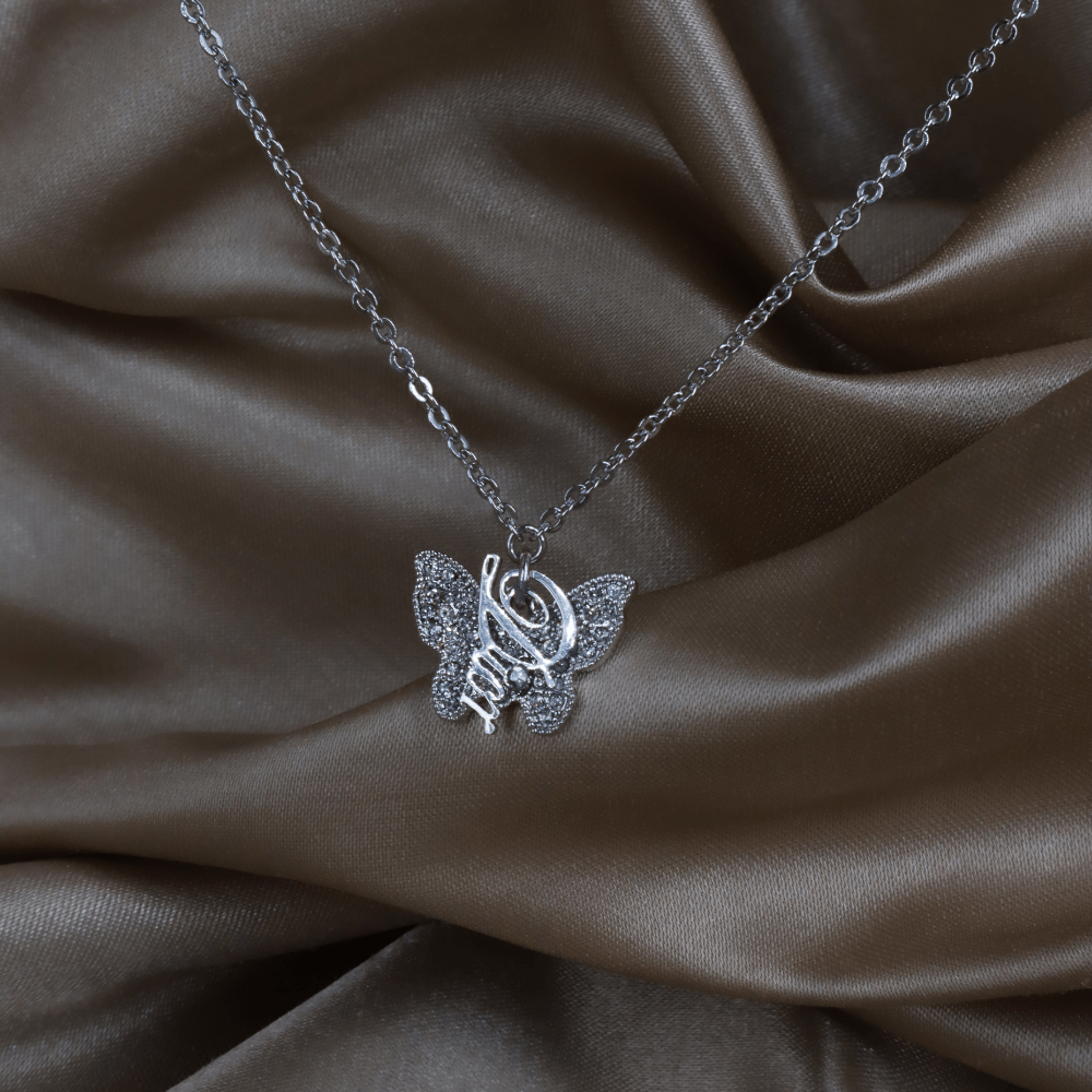 CHRISTIAN DIOR 蝴蝶銀色閃石Logo 項鏈 - Vintasy