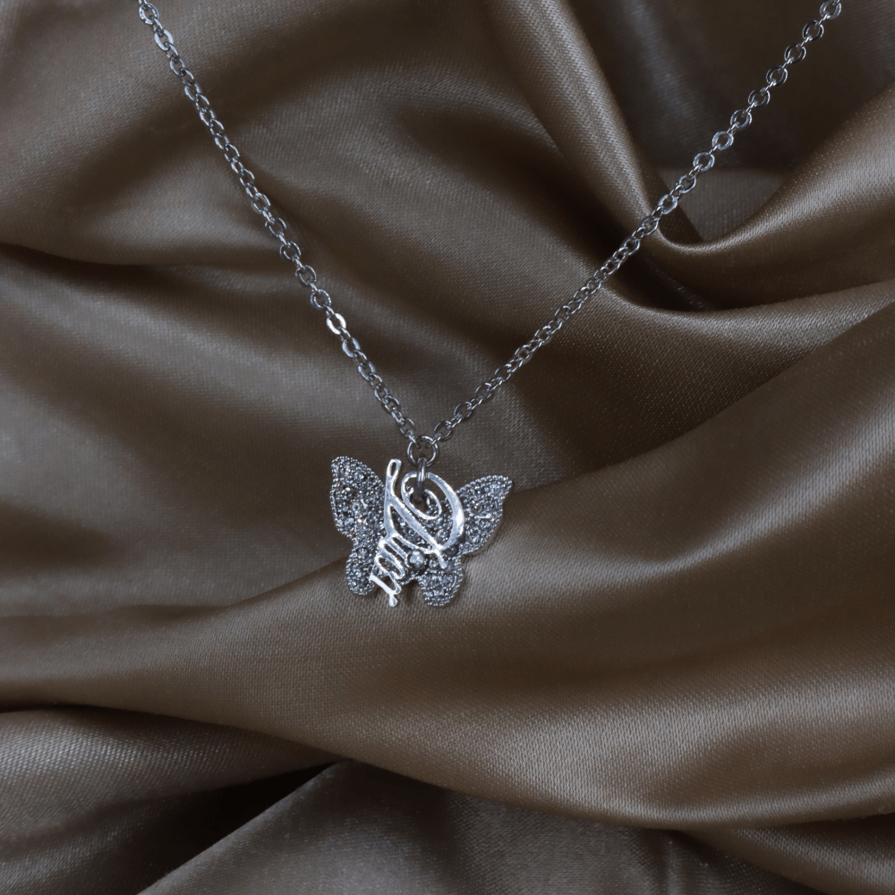 CHRISTIAN DIOR 蝴蝶銀色閃石Logo 項鏈 - Vintasy