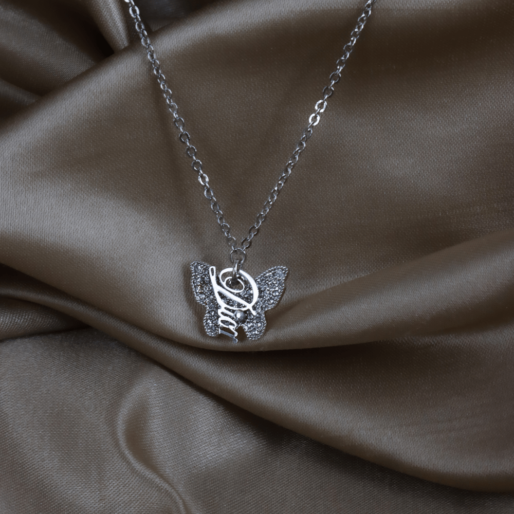 CHRISTIAN DIOR 蝴蝶銀色閃石Logo 項鏈 - Vintasy