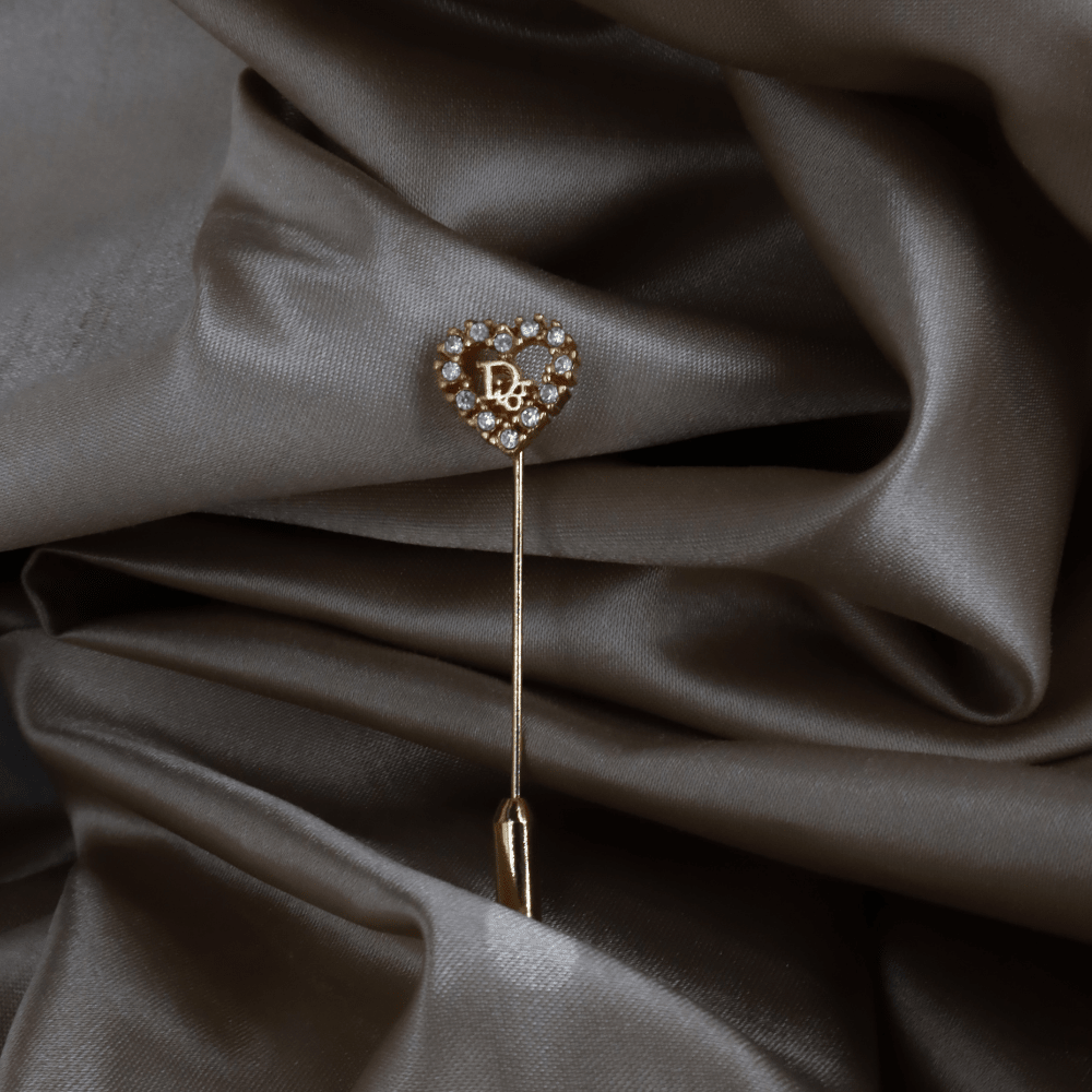 CHRISTIAN DIOR 心型閃石 Logo 扣針 ｜未使用級美品 - Vintasy手鏈