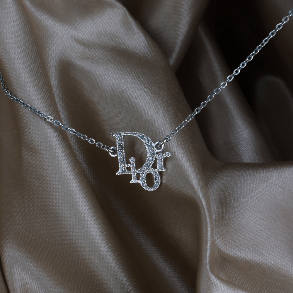 CHRISTIAN DIOR 疊字 Logo 閃石項鏈（銀色）｜未使用級美品 ｜｜VINTASY 中古美品 ｜ 香港最大型中古首飾收藏店｜ DIOR ｜ 項鏈