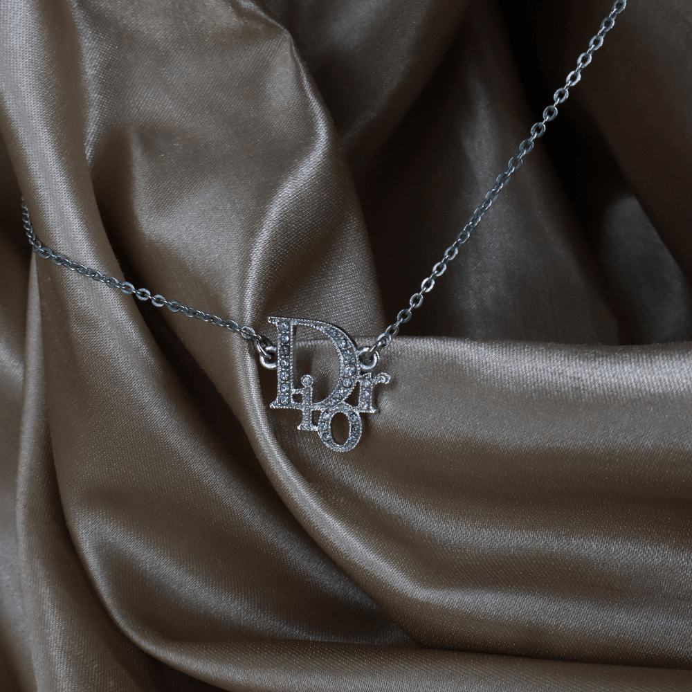 CHRISTIAN DIOR 疊字 Logo 閃石項鏈（銀色）｜未使用級美品 ｜｜VINTASY 中古美品 ｜ 香港最大型中古首飾收藏店｜ DIOR ｜ 項鏈