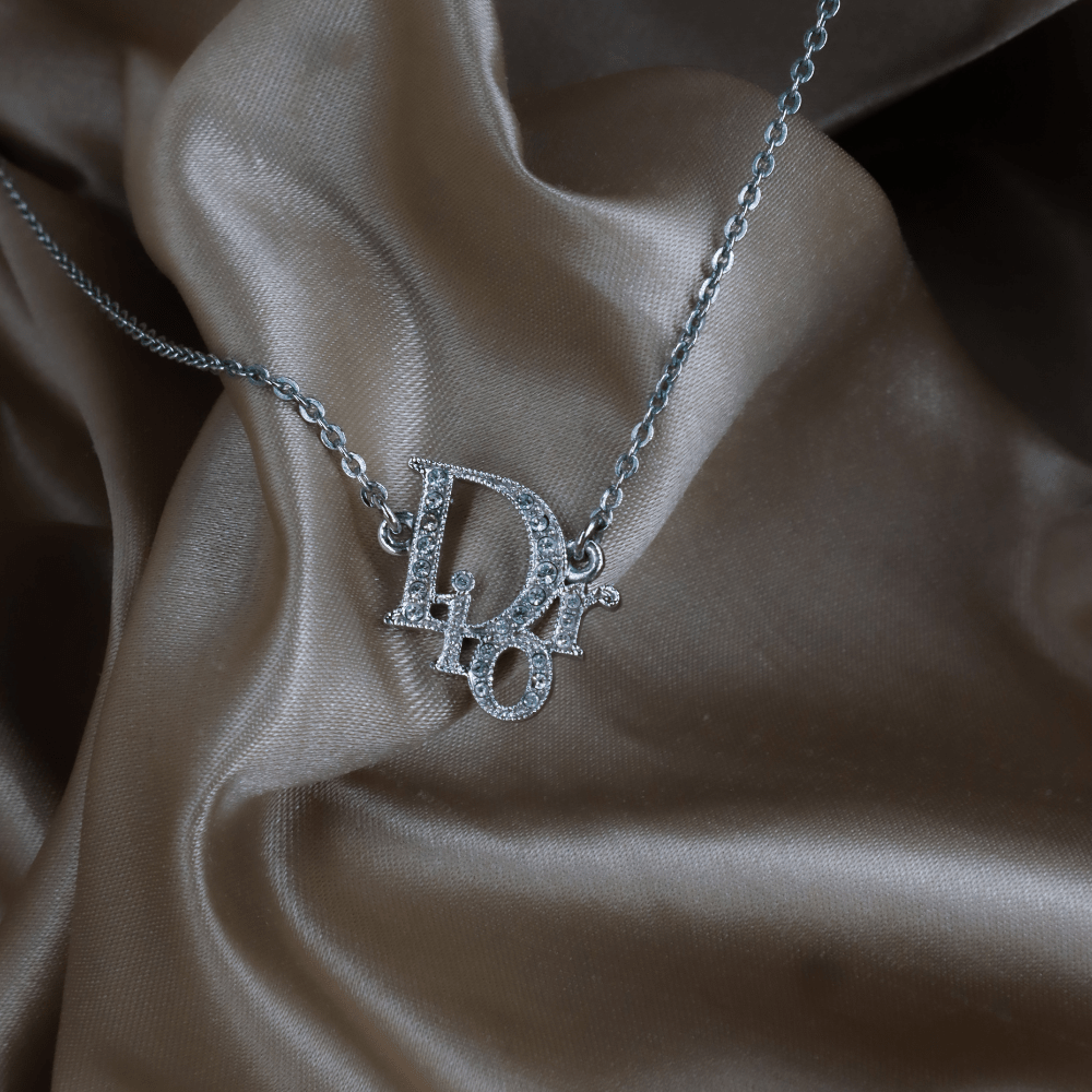 CHRISTIAN DIOR 疊字 Logo 閃石項鏈（銀色）｜未使用級美品 ｜｜VINTASY 中古美品 ｜ 香港最大型中古首飾收藏店｜ DIOR ｜ 項鏈