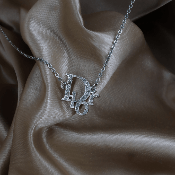CHRISTIAN DIOR 疊字 Logo 閃石項鏈（銀色）｜未使用級美品 ｜｜VINTASY 中古美品 ｜ 香港最大型中古首飾收藏店｜ DIOR ｜ 項鏈