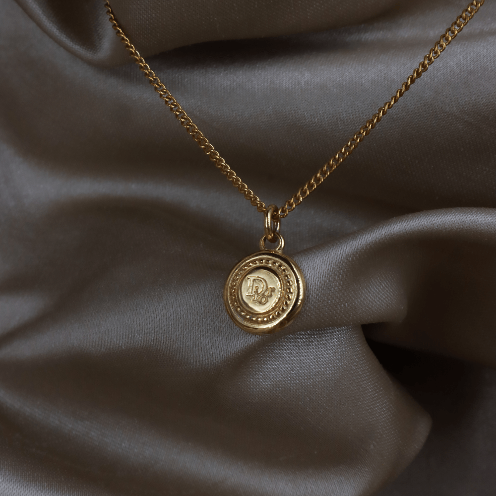 CHRISTIAN DIOR 金色圓牌logo項鏈｜1990年代 - Vintasy