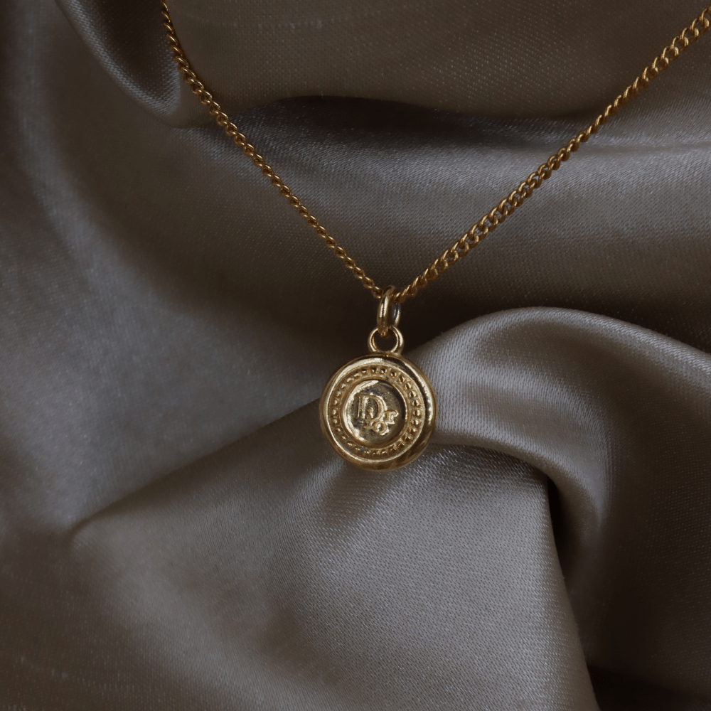 CHRISTIAN DIOR 金色圓牌logo項鏈｜1990年代 - Vintasy