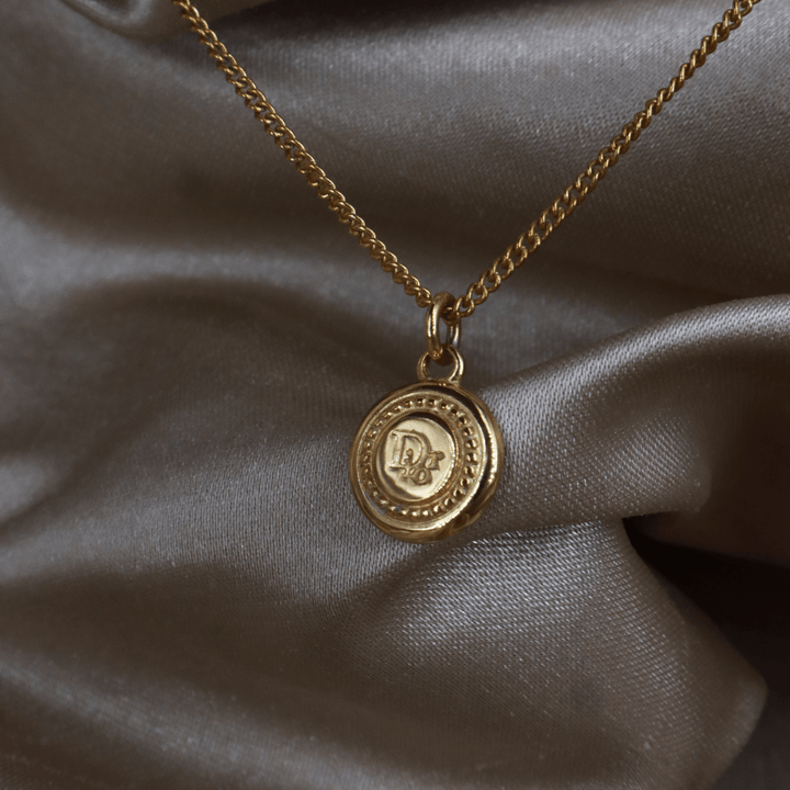 CHRISTIAN DIOR 金色圓牌logo項鏈｜1990年代 - Vintasy