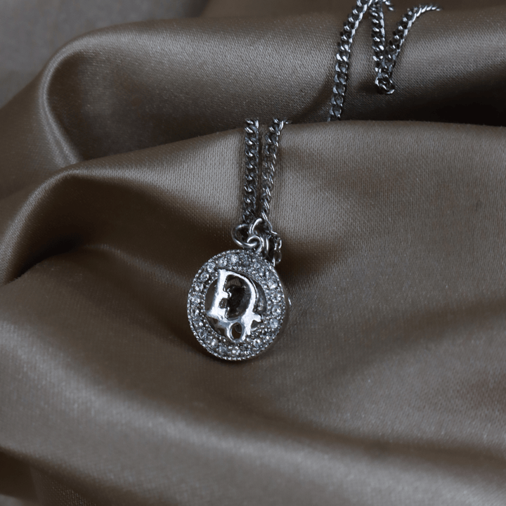 CHRISTIAN DIOR 銀色圓牌閃石Logo頸鏈｜四葉草幸運系列 - Vintasy項鏈