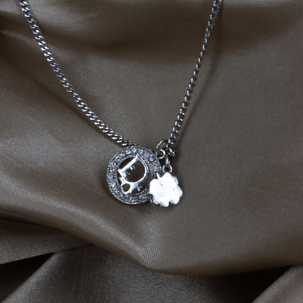 CHRISTIAN DIOR 銀色圓牌閃石Logo頸鏈｜四葉草幸運系列 - Vintasy項鏈