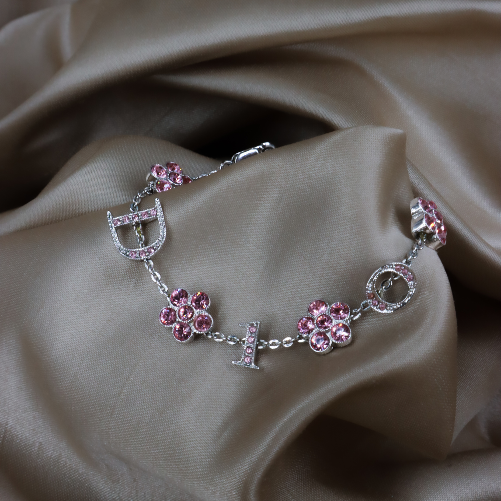 CHRISTIAN DIOR 粉紅花卉閃石 DIOR 字母手鏈 銀色、粉紅色實物細節展示