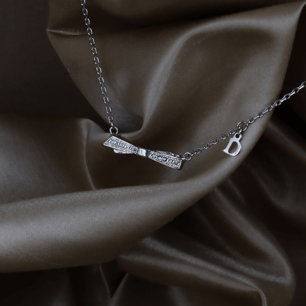 CHRISTIAN DIOR Ribbon Crystal Necklace - Vintasy項鏈