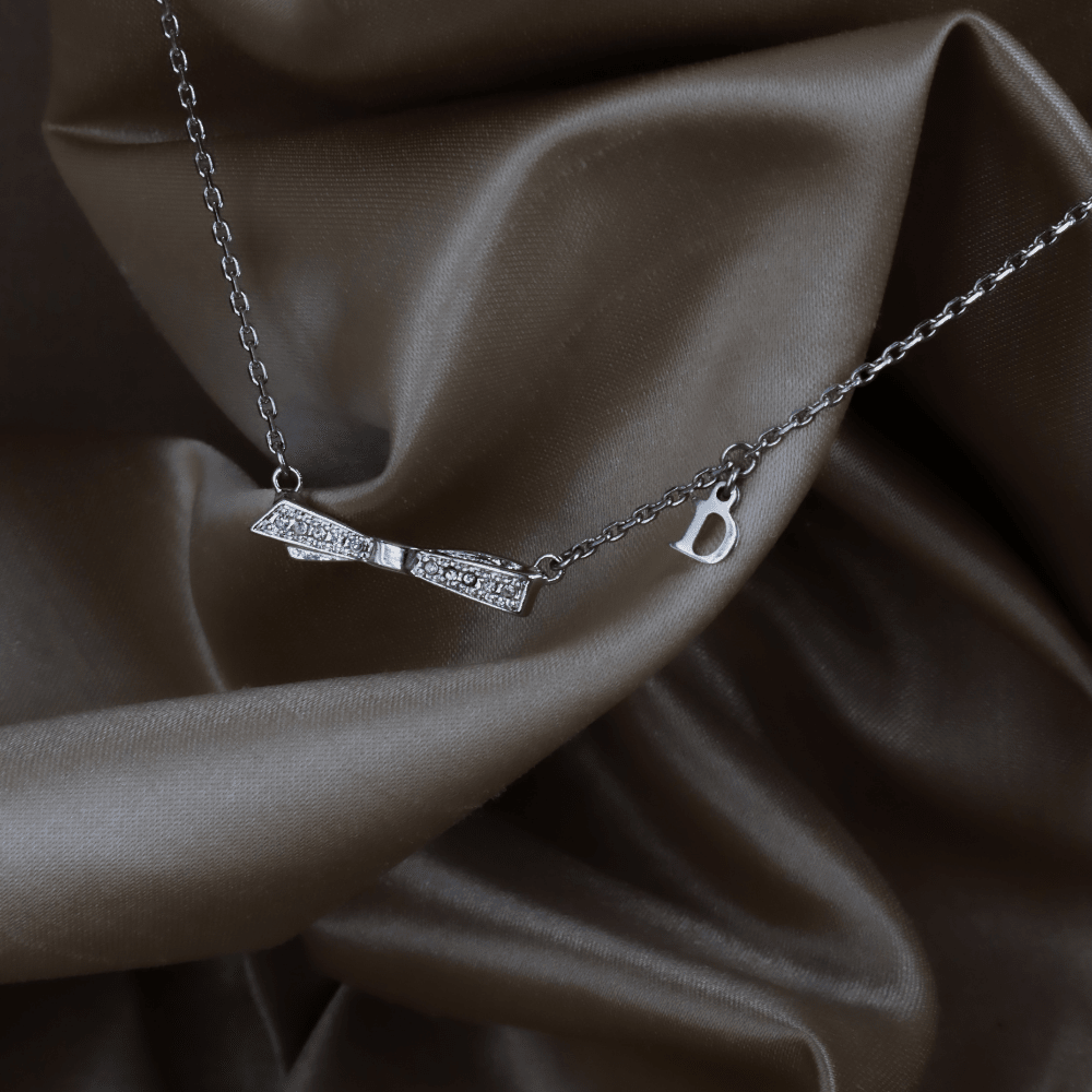 CHRISTIAN DIOR Ribbon Crystal Necklace - Vintasy項鏈