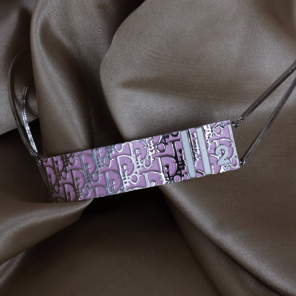 CHRISTIAN DIOR 粉紅滿版字母長牌項鏈（銀色）｜S級美品 ｜｜VINTASY 中古美品 ｜ 香港最大型中古首飾收藏店｜ DIOR ｜ 項鏈