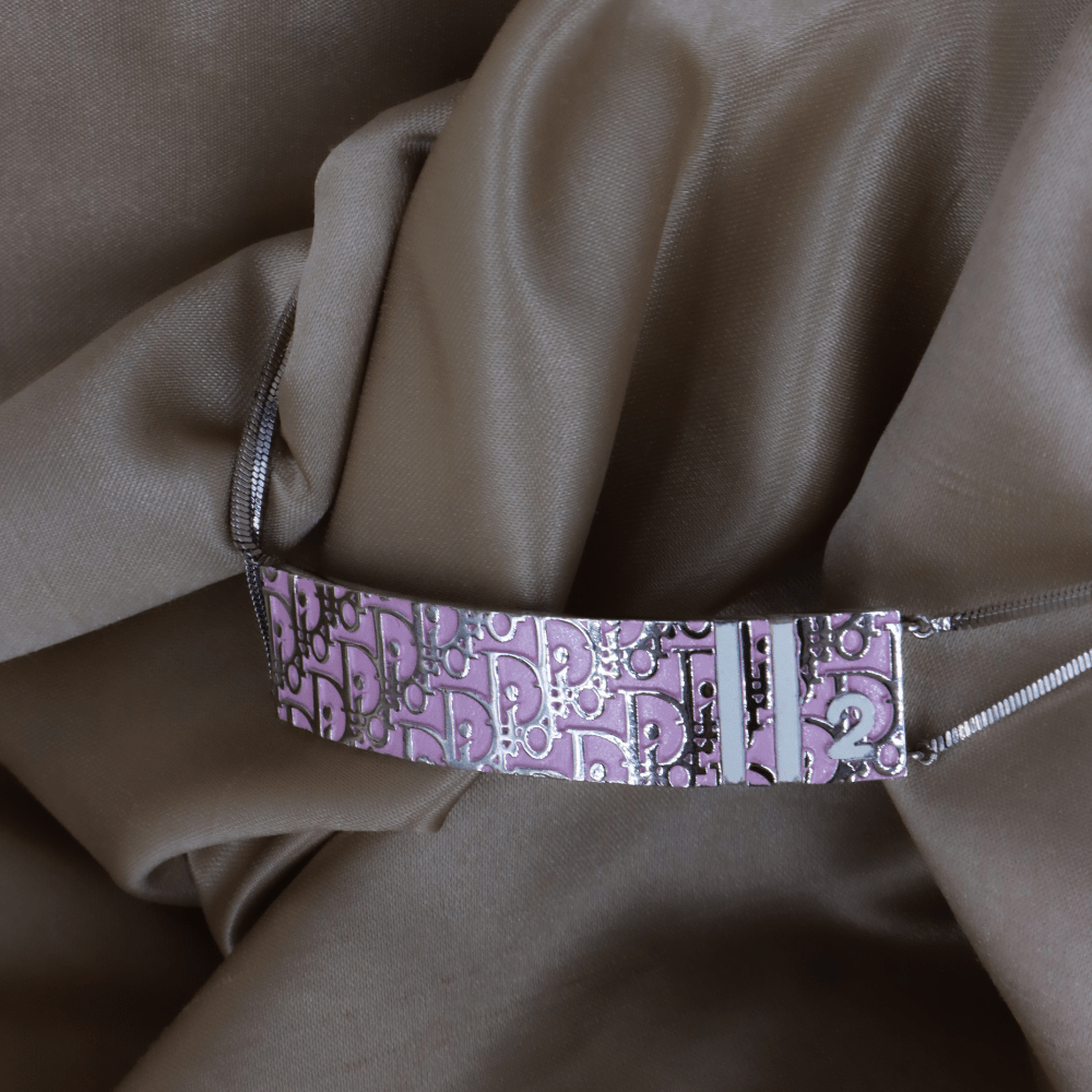 CHRISTIAN DIOR 粉紅滿版字母長牌項鏈（銀色）｜S級美品 ｜｜VINTASY 中古美品 ｜ 香港最大型中古首飾收藏店｜ DIOR ｜ 項鏈