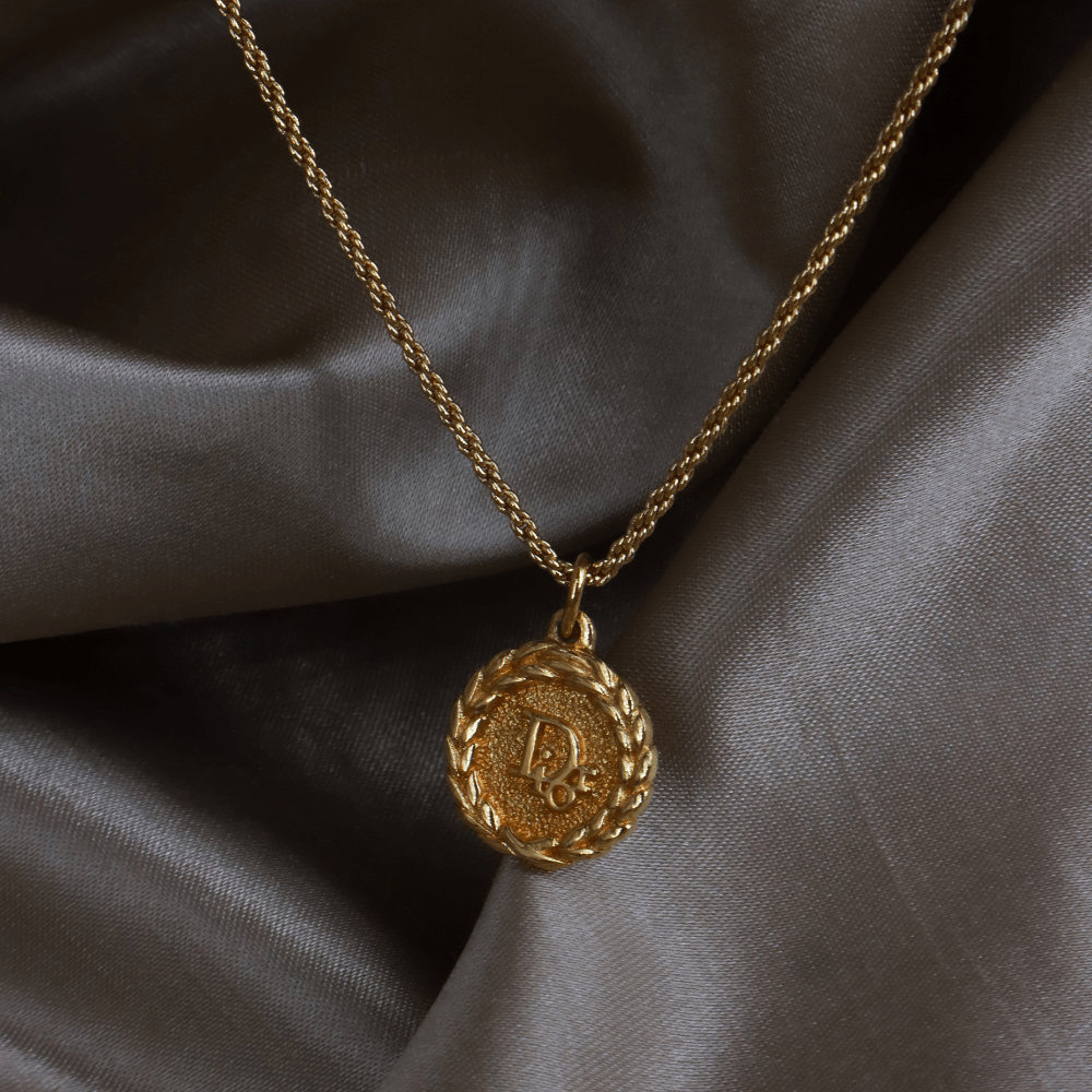 CHRISTIAN DIOR 印章吊墜項鏈連耳夾 未使用品 連原盒 - Vintasy