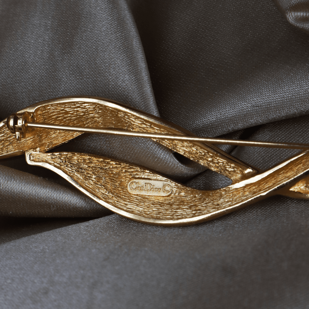 CHRISTIAN DIOR 金色黑琺瑯水晶葉子胸針 - Vintasy