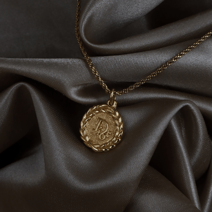 CHRISTIAN DIOR 復古金色月桂獎章項鏈 - Vintasy