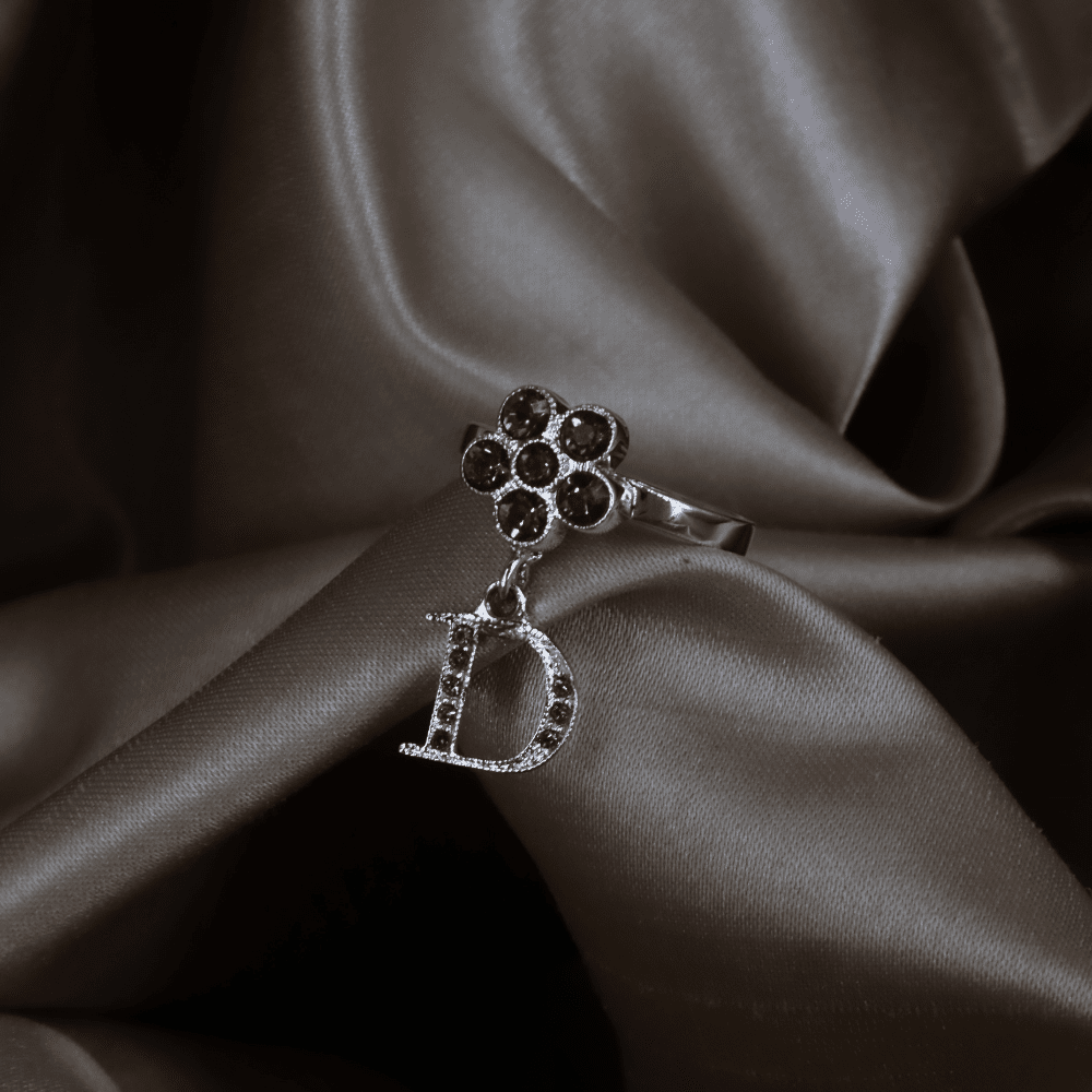 CHRISTIAN DIOR 花朵造型閃石戒指 - Vintasy手鏈