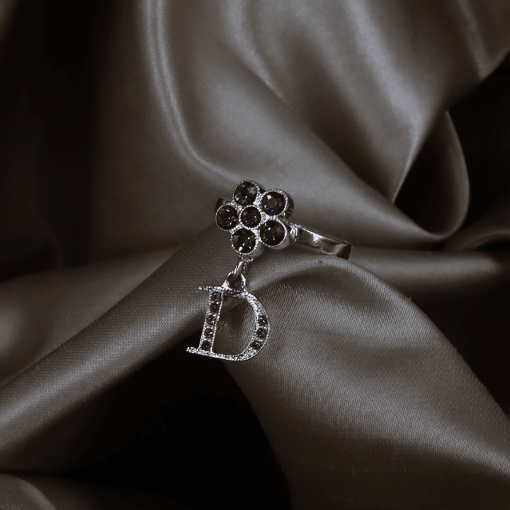 CHRISTIAN DIOR 花朵造型閃石戒指 - Vintasy手鏈