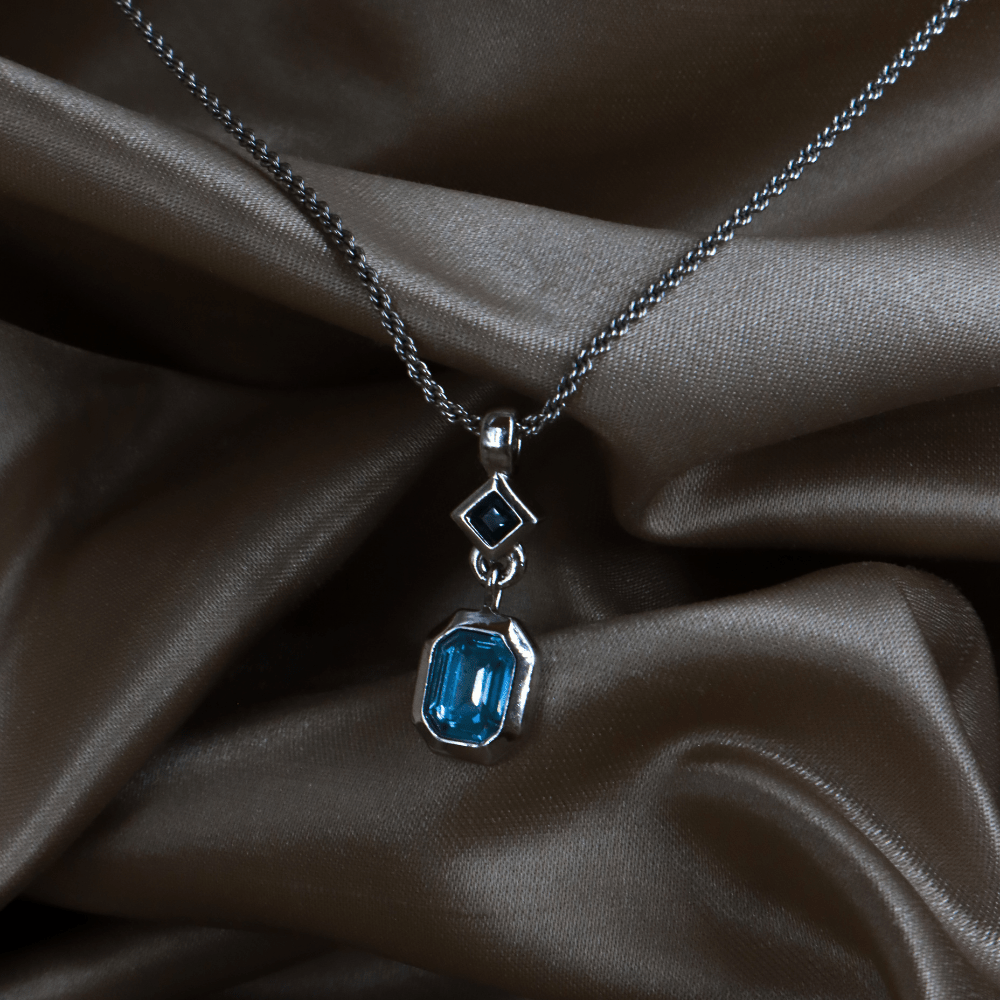 CHRISTIAN DIOR 復古銀色幾何藍晶墜飾項鏈 - Vintasy