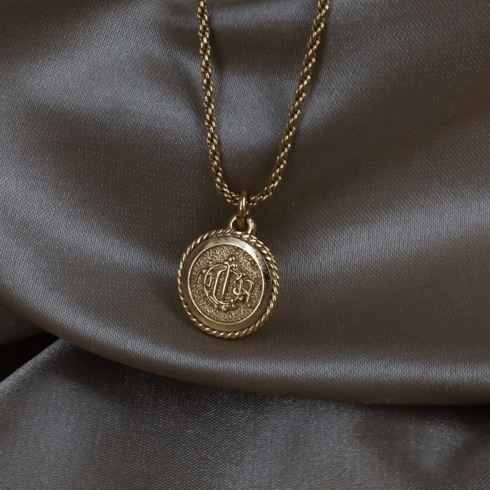 CHRISTIAN DIOR 圓形馬車標誌繩紋邊項鏈 - Vintasy