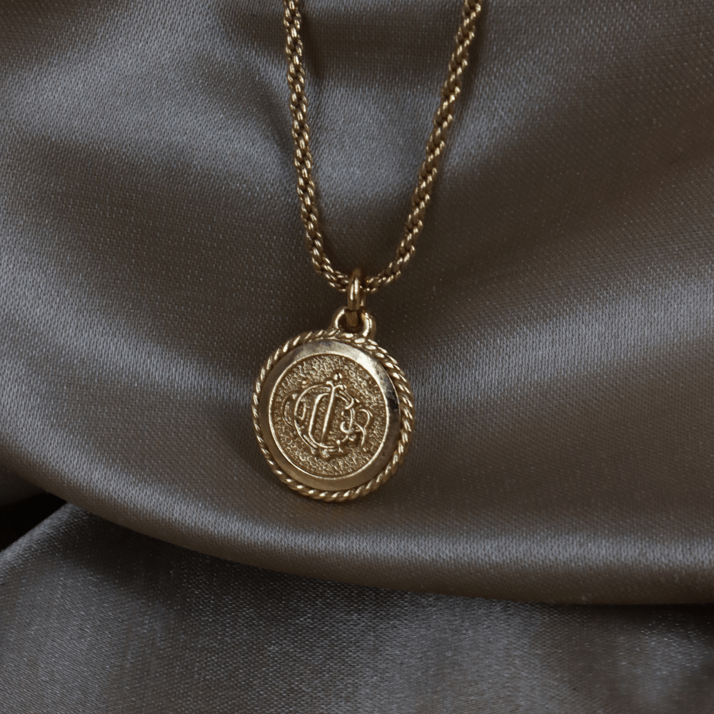 CHRISTIAN DIOR 圓形馬車標誌繩紋邊項鏈 - Vintasy