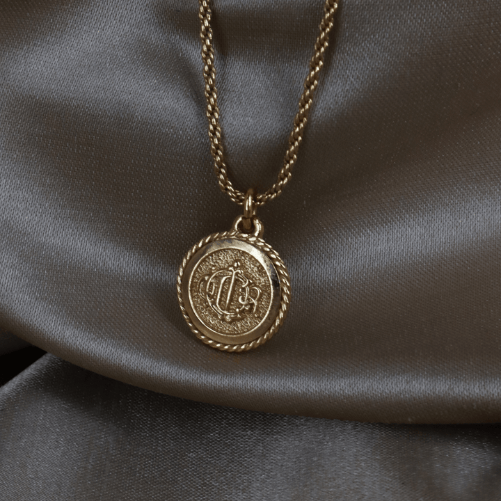 CHRISTIAN DIOR 圓形馬車標誌繩紋邊項鏈 - Vintasy