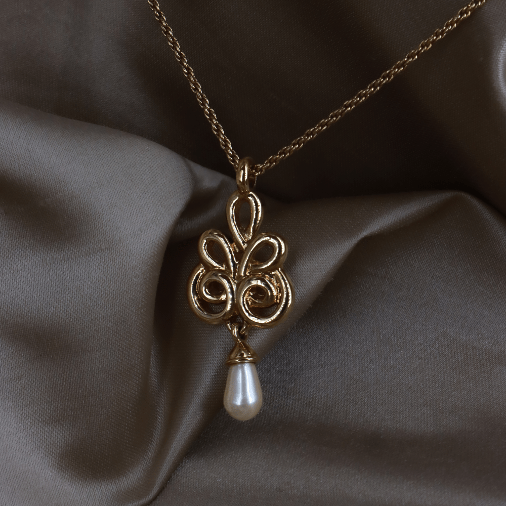 CHRISTIAN DIOR 復古金緞花絲珍珠水滴吊墜頸鏈 - Vintasy